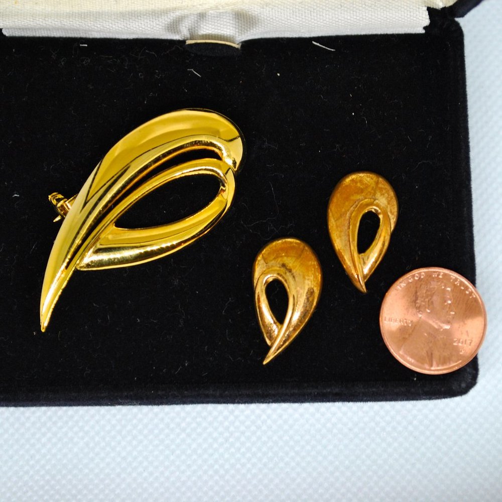 Vintage Gold Tone Brooch & Pierced Earring Set